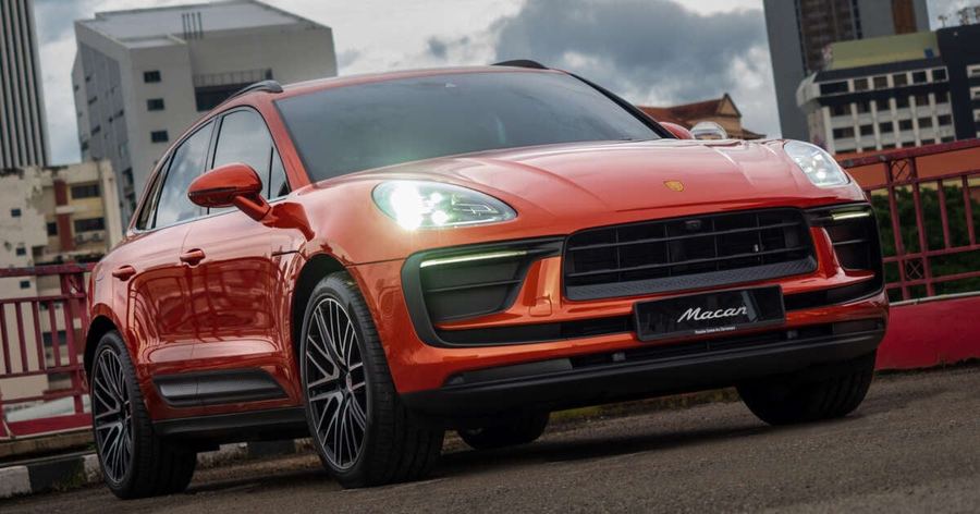 Porsche Macan petrol